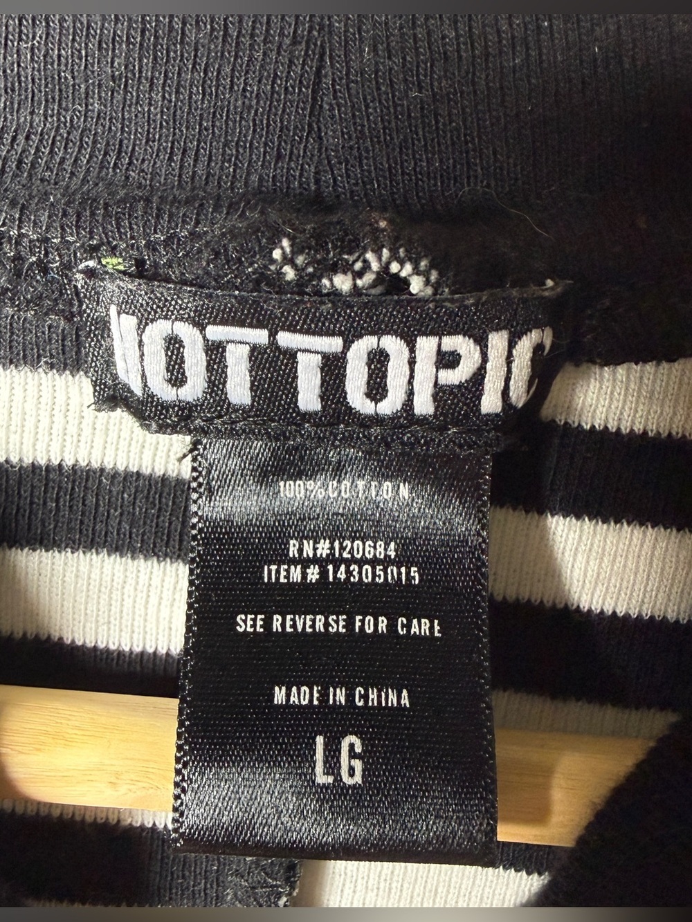 Hot Topic Black White Stripe Crop Top Heart Patch Long Sleeve Color Block L - Picture 4 of 9